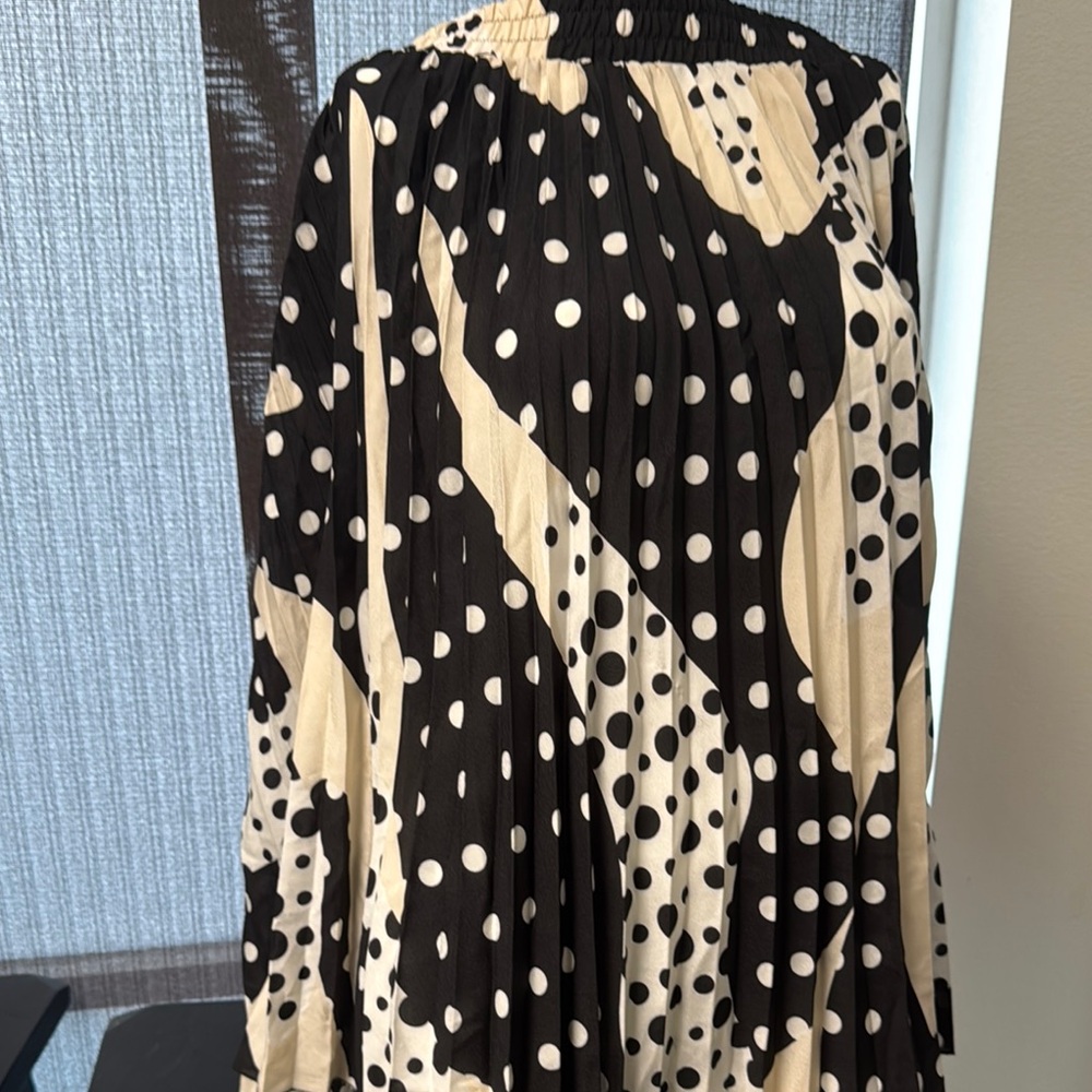 1x NWT Tahari Polka Dot Pleated Skirt - Black and Cream